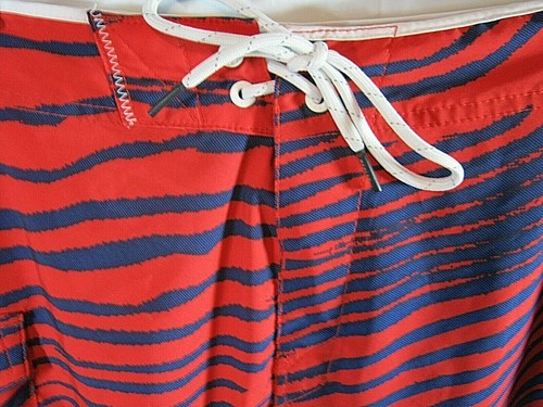 Oakley Mens Red Boardshorts Swim Beach Surf Casual Skate Trunks Sz 32 Wake - Picture 3 of 7