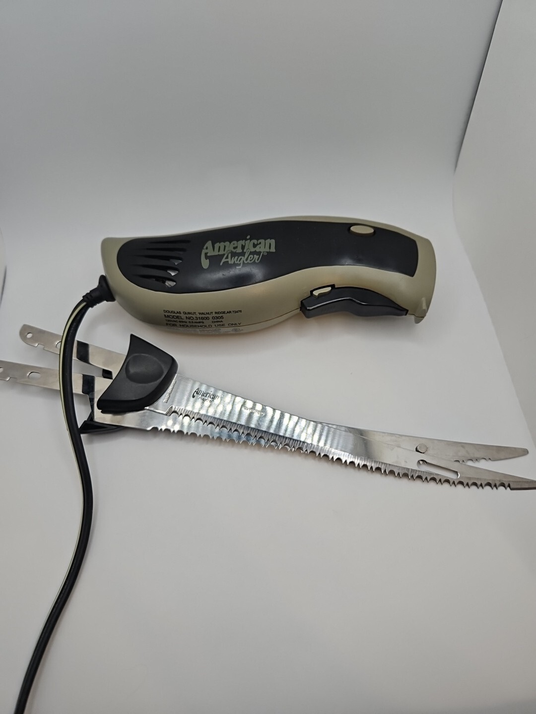 American Angler Electric Fillet Knife Dual Serrated 8" Blades Working