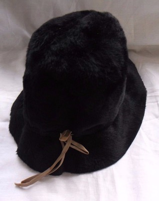 Vintage Le Charme Creations Black Velvet Hat Vintage Black Velvet Hat 1960s with Green & Orange Feathers  main image 4