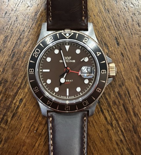 Glycine Combat Sub GMT GL1056 Men’s Quarts Watch Bronze Gold Brown Leather Band - Picture 4 of 5