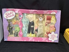 Toys "R" Us Real Friends fashion gift pack 1999 Geoffrey INC. Box in bad shape