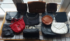 Konvolut 12 Damen Handtaschen (ohne die weiß...