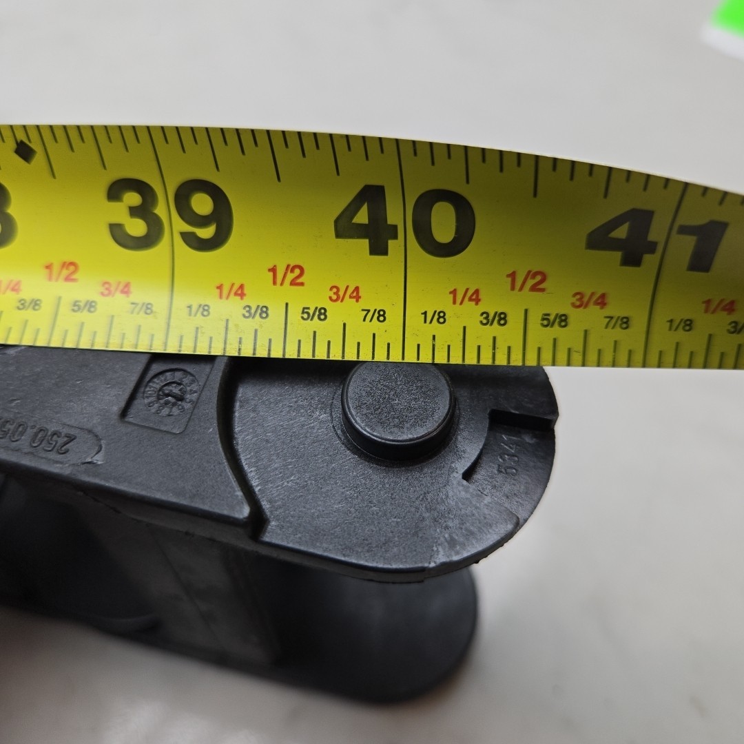 40" Igus 250.05.125 Cable Carrier System 2.24" Inner 2.87" Outer 22 Links New