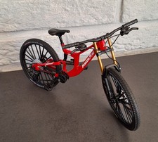 Vélo VTT MINIATURE Échelle 1 / 10éme.