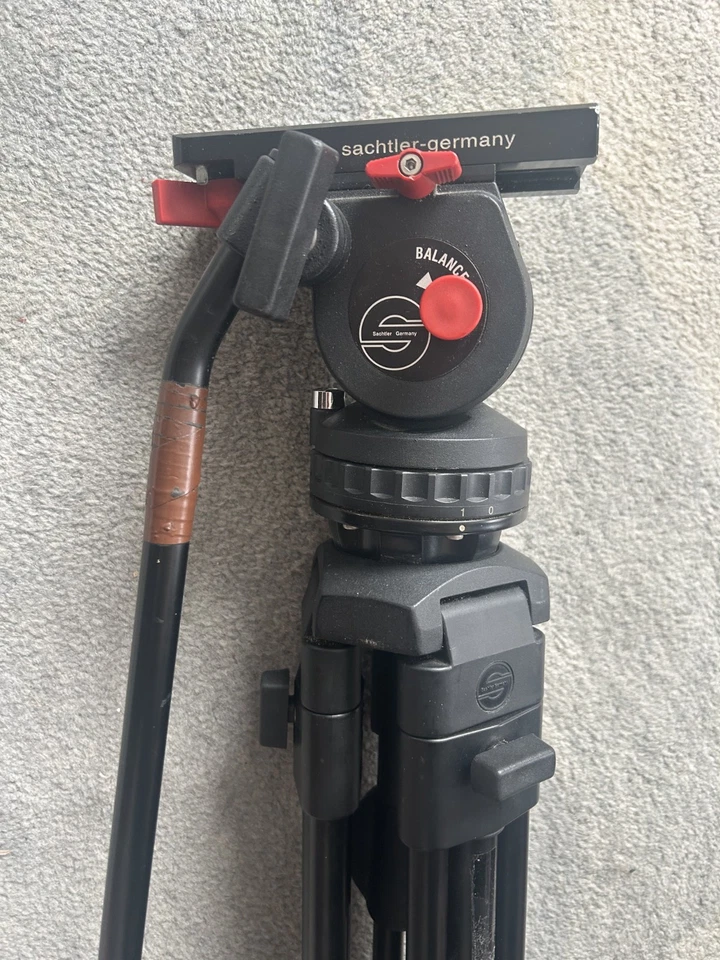 Sachtler 0220 SYSTEM DV-2 II Aluminum Tripod DA-75L legs with soft case & extras - Image 2 of 4