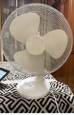 White Table/Desk Fan Push Button Control 3 Speed 5 Blade Tilt 40W