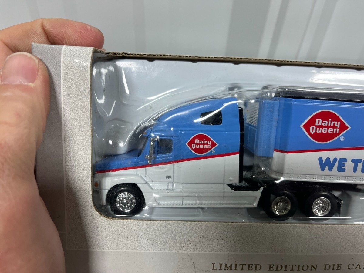 DAIRY QUEEN Freightliner C120 Truck w Reefer 1:64 Spec-Cast 34051
