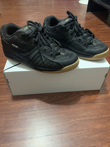 vintage globe skate shoes