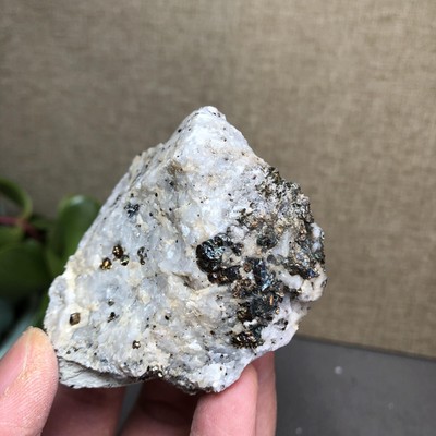 152g Natural rainbow Copper crystal paragenesis ore Uncut original Specimen