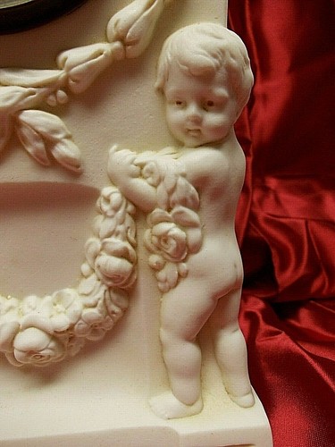 ANTICO OROLOGIO DA TAVOLO CON STRUTTURA IN PORCELLANA BISQUIT AMORINI - Foto 6 di 11