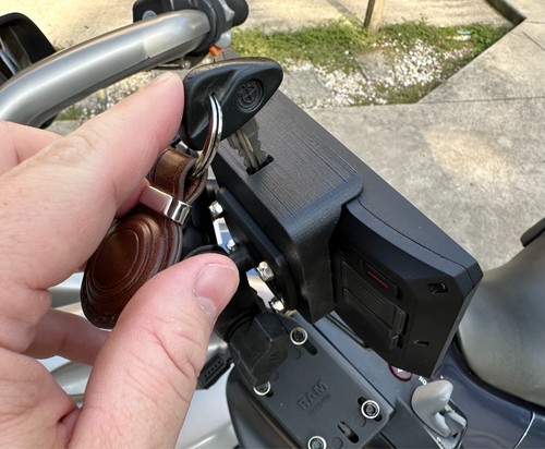 Garmin Zumo XT & XT2 Security Mount with Release Locking Cross Pin - Picture 2 of 9