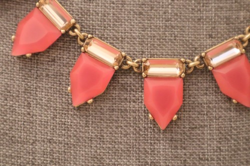 Stunning Stella & Dot Pretty Little Liars Coral Pink Statement Necklace - Picture 3 of 9