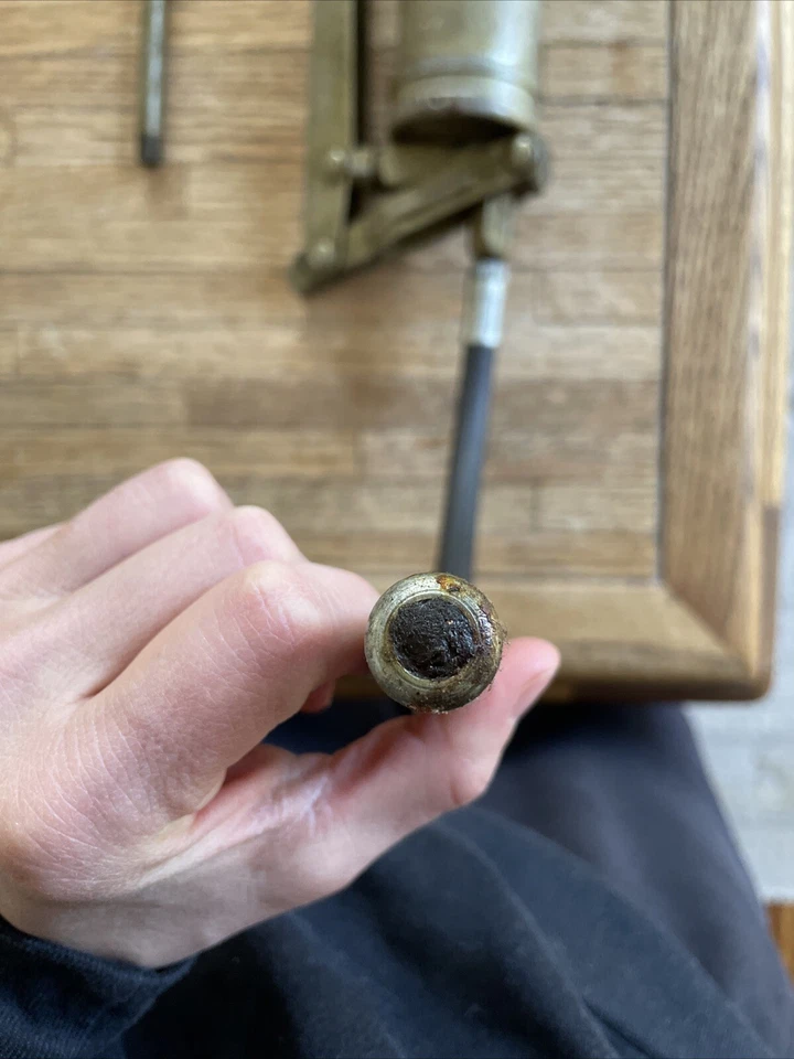 Pistola de cartucho de carga múltiple Allstate con manguera usada. Foto 4 de 4