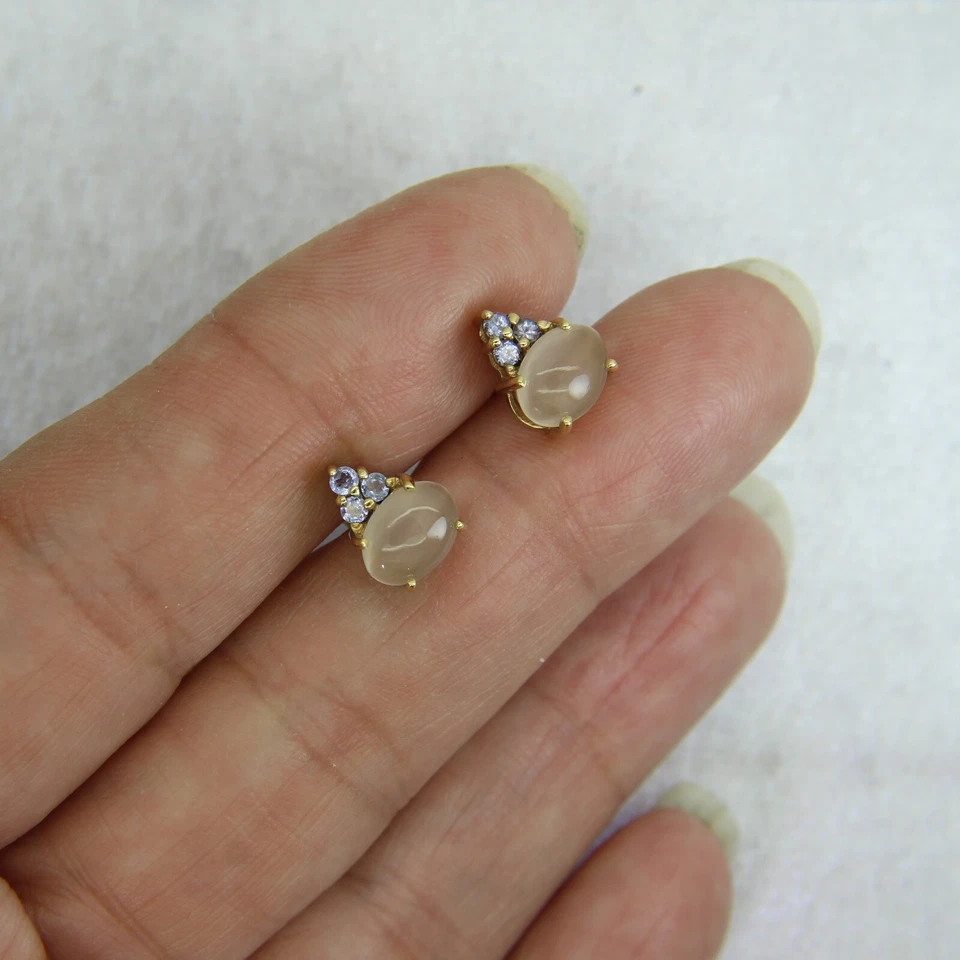 Aretes de tanzanita de piedra lunar de oro de 9 quilates Foto 4 de 4