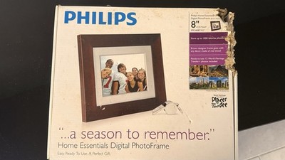 PHILIPS  8'' Home Essentials LCD Digital Photo Wood Frame Open Box.