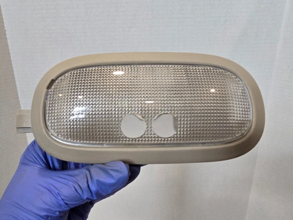 Luz domo interior GM Shale Express Silverado Suburban Yukon A228 1999-2006 Foto 2 de 4