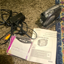 Canon DC220 DVD Handheld Camcorder Silver, 35x Optical Zoom, 2.7" LCD, Cables UT
