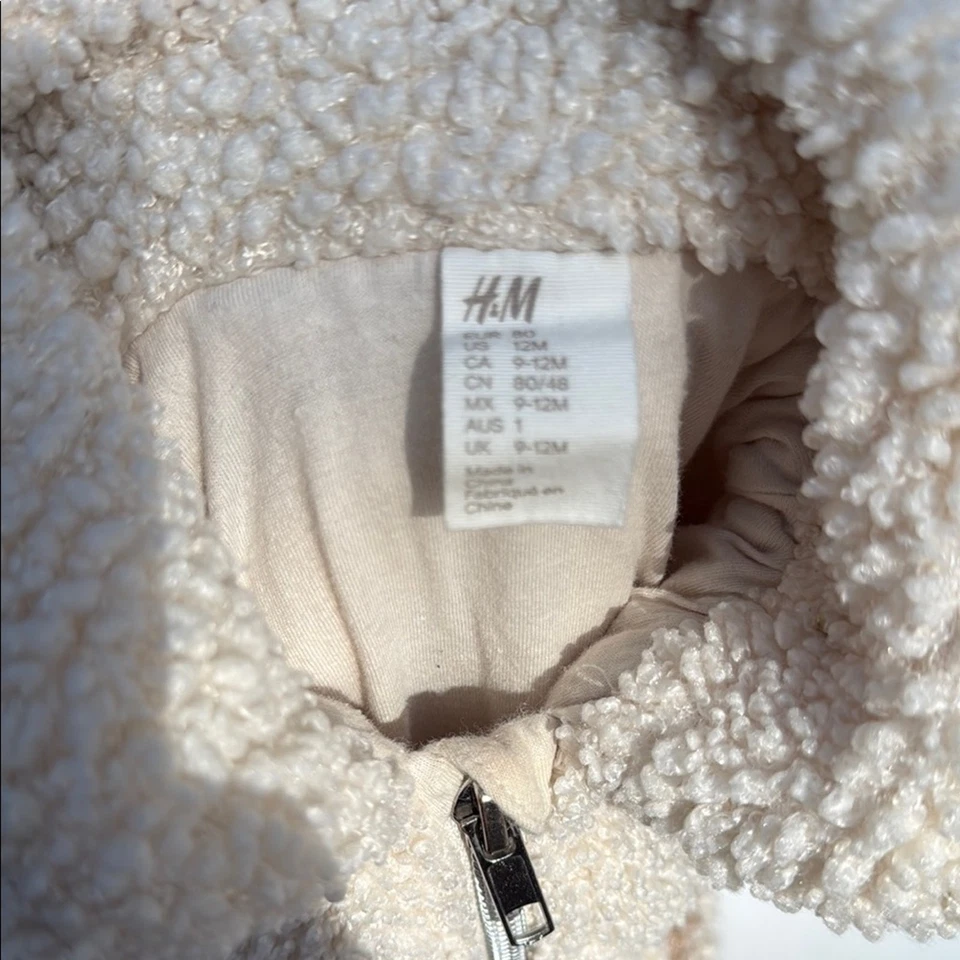 Acogedora chaqueta Sherpa H&M con mangas moradas 12M Foto 3 de 4