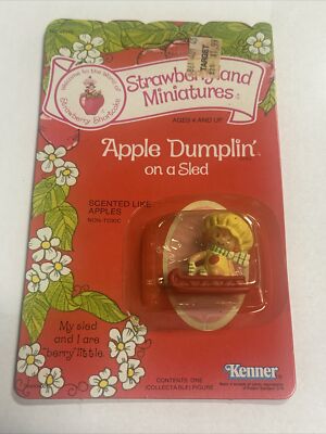 1982 Strawberry Shortcake Miniatures Apple Dumplin  On A Sled MOC unpunched (T)