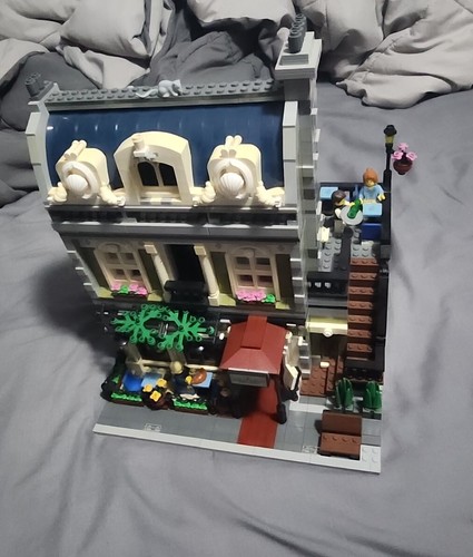 Lego (10243) Parisian Restaurant - used - missing pieces  - Picture 1 of 5