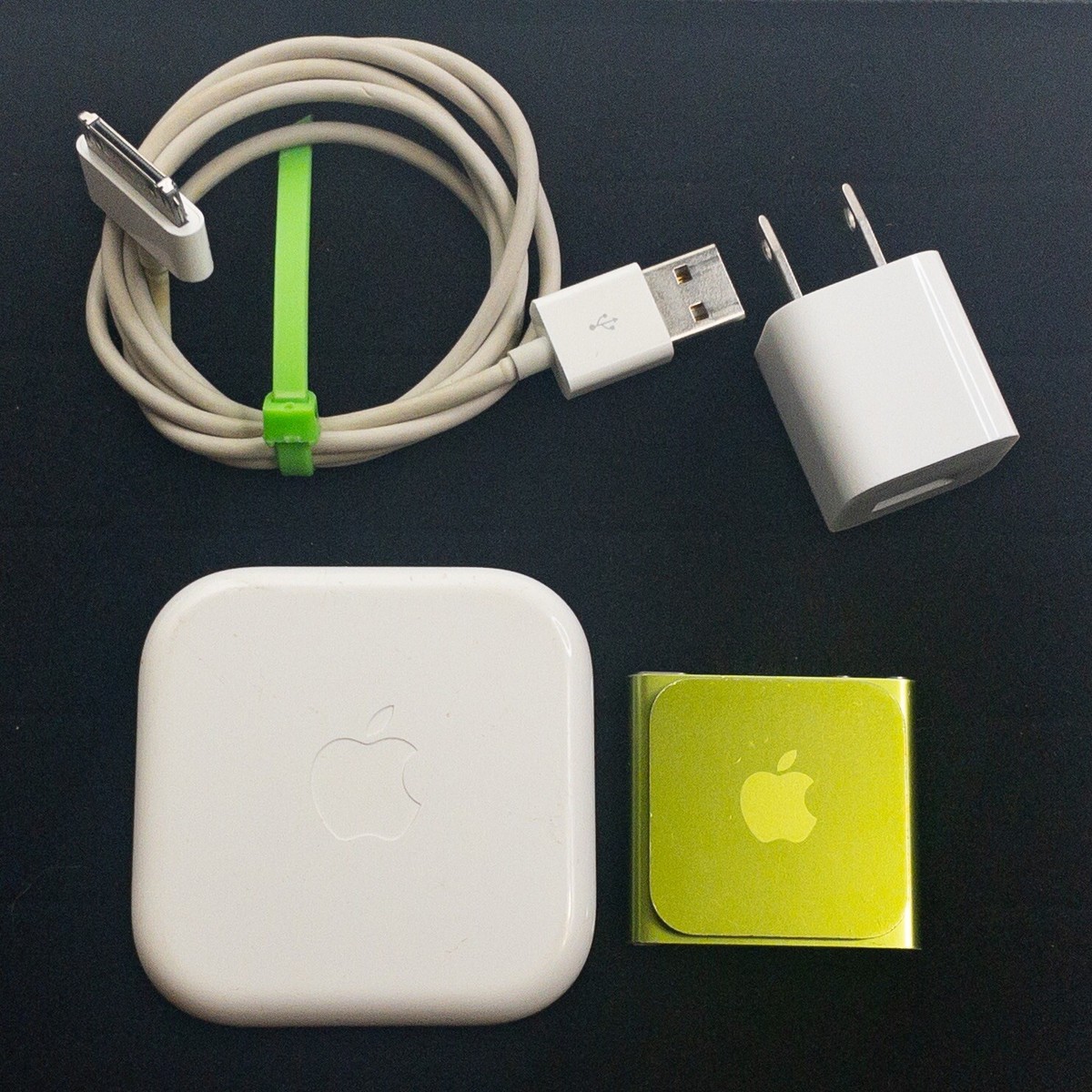 Apple 16GB iPod Nano Green 6th Generation Headphones & Charger