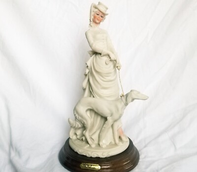 ドマンAuro A Belcari ITALY 1980年代 Collectors Auro Belcari 's Lady Walking Dog Figurine