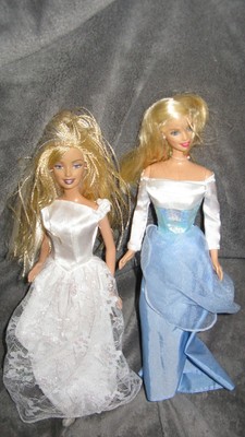 2 barbie dolls