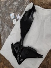 Cache-réservoir droit bas moto BMW F900R