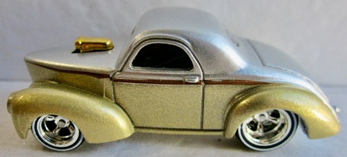 HOT WHEELS CUSTOM 41 WILLYS COUPE FROM THE 2009 HOLIDAY RODS SERIES GOLD SILVER - Picture 2 of 4