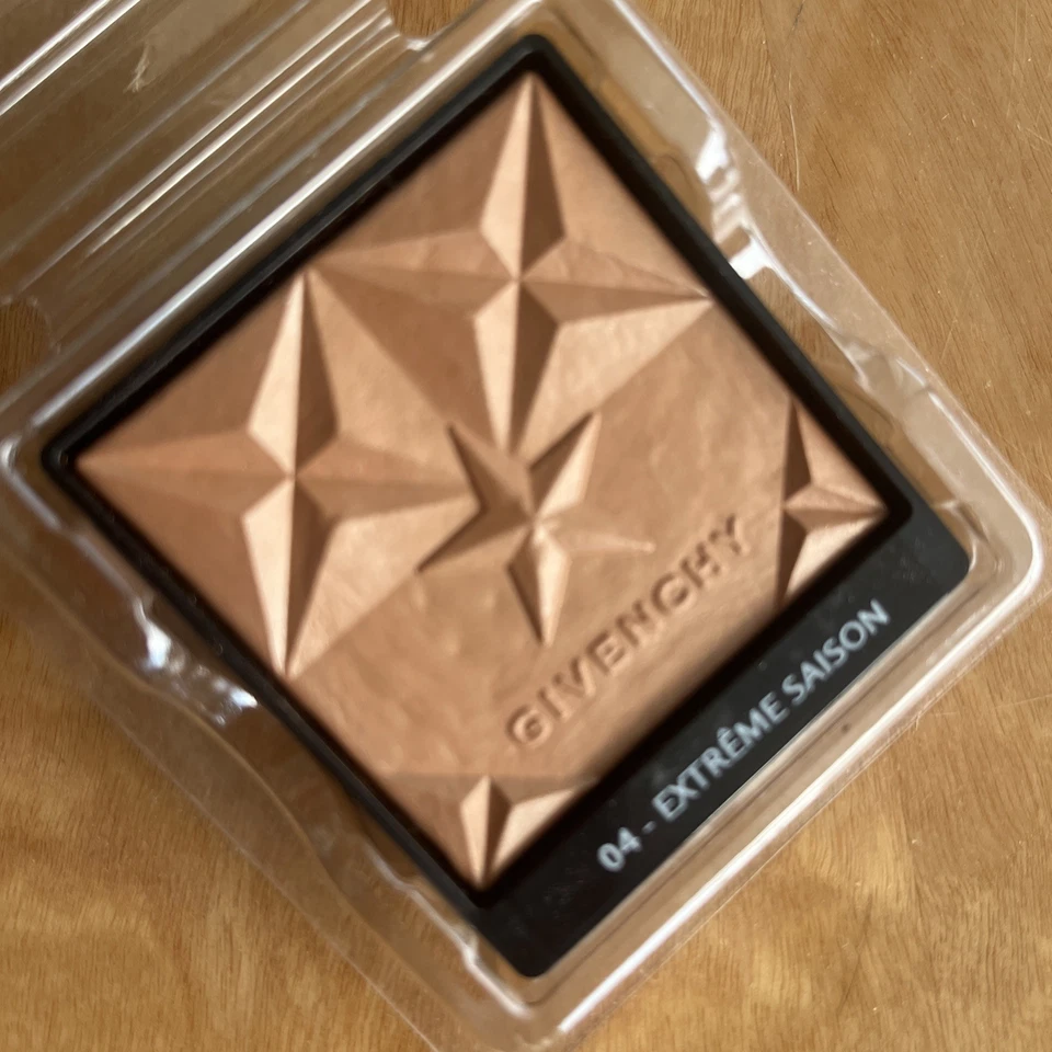 Givenchy Bronzing Healthy Glow Powder Shade # 04 "Extreme Saison" Tester Bronzer - Image 3 of 4