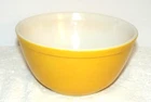 Vintage PYREX Golden Yellow 402 (1 1/2 qt) Mixing Bowl