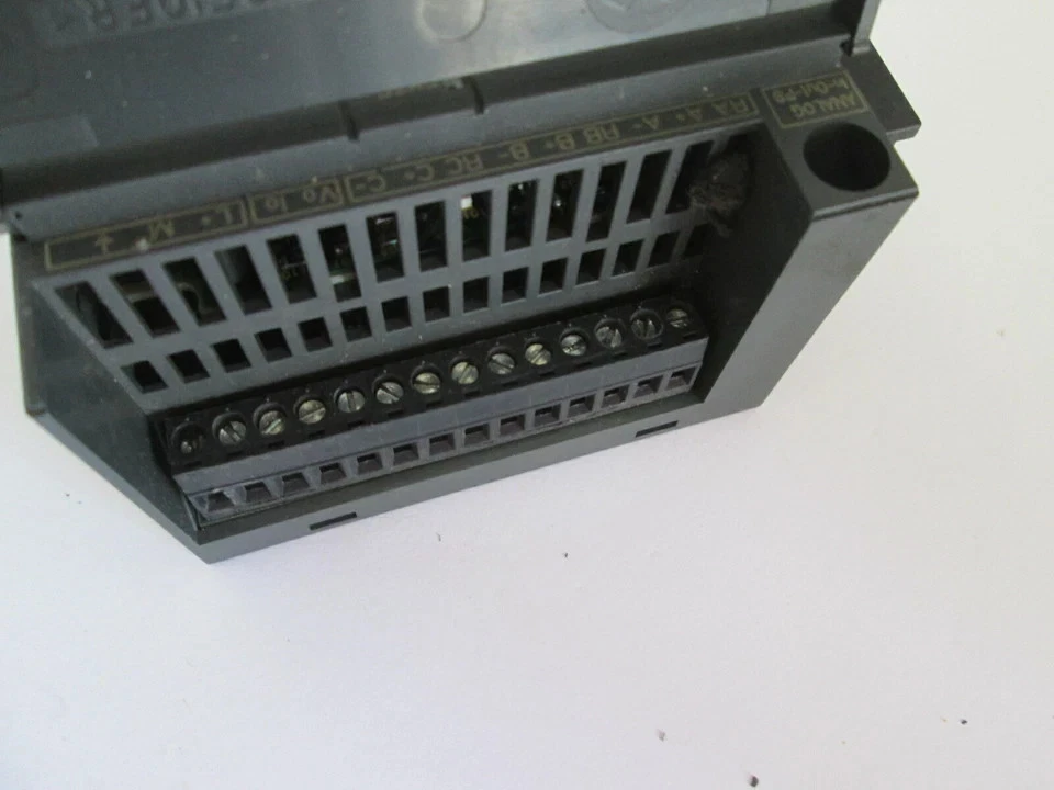 SIEMENS S7-200 extension 6ES7 235-0KD00-0XA0 EM235 3 AI 1 AQ - Photo 2/4