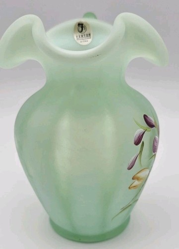 Fenton Green Satin Hand Painted Floral Glass Pitcher 5.5" NOS - 第 2/6 張圖片