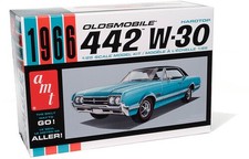AMT 1966 Oldsmobile Olds 442 Hardtop 1/25 Scale Model Kit Used Very Good Toy