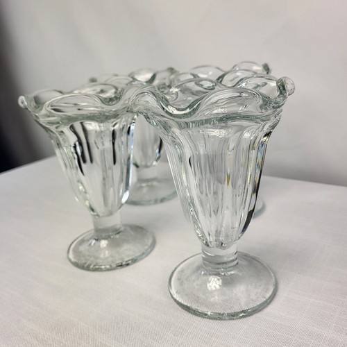 4 x Clear Heavy Dessert Ice Cream Sundae Glasses Vintage Footed Scalloped Bowls - Picture 13 of 14