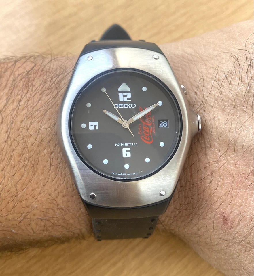 Seiko Arctura Kinetic Relógio Masculino Vintage Seiko 5M42-0E49 100M Mostrador Cocacola - Imagem 4 de 4