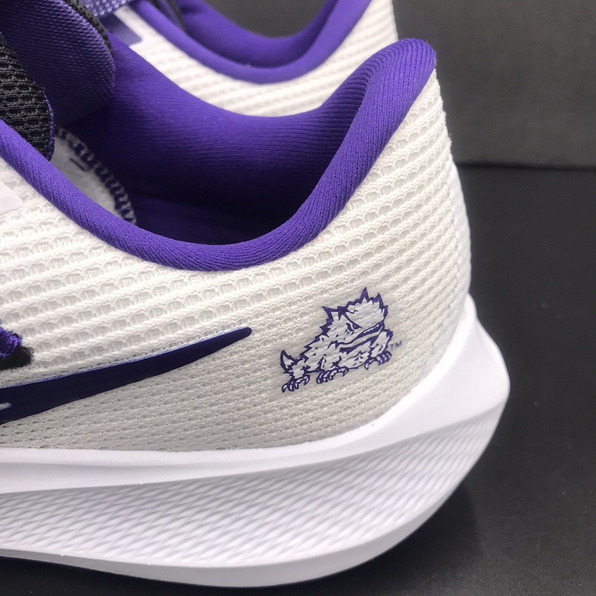 Nike Air Zoom Pegasus 40 TCU White Purple Running Shoes  display picture 3