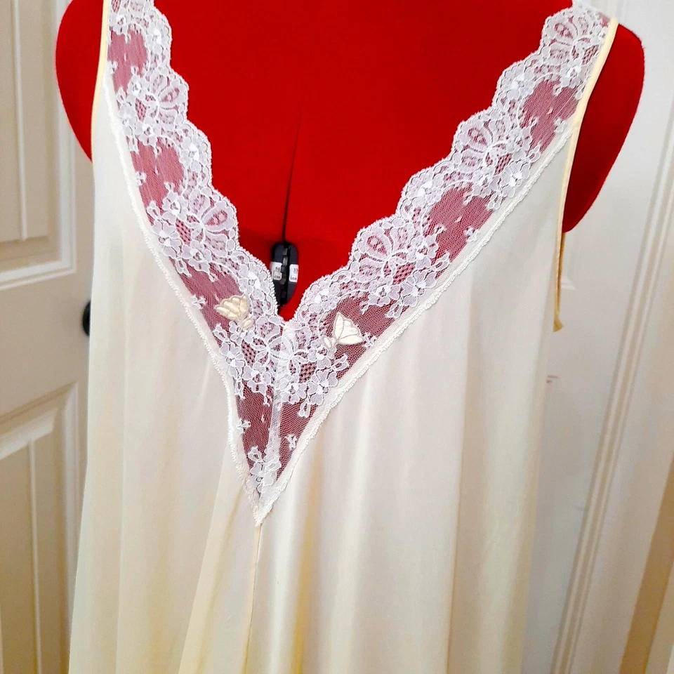 Camisón Vintage Lucie Ann Amarillo Negligee Chantilly Encaje Pequeño Nylon Cuello en V Foto 2 de 4