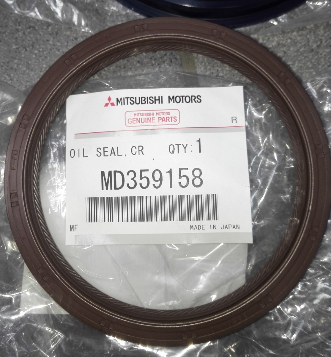 MD359158 Mitsubishi Oil seal, crankshaft, rr MD359158, New Genuine  