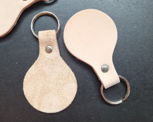 NAT VEG TAN Key Fobs Keyrings SHIELD*PEAR*DROP Shape Leather Tooling Pyrography - Picture 3 of 6