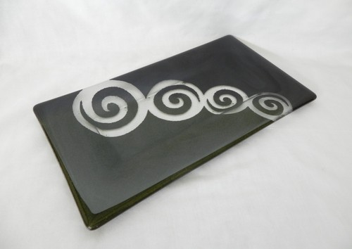 Revitaglass New Zealand ART GLASS PLATE TRAY Black With Swirls 12" x 6.5" - Picture 2 of 8