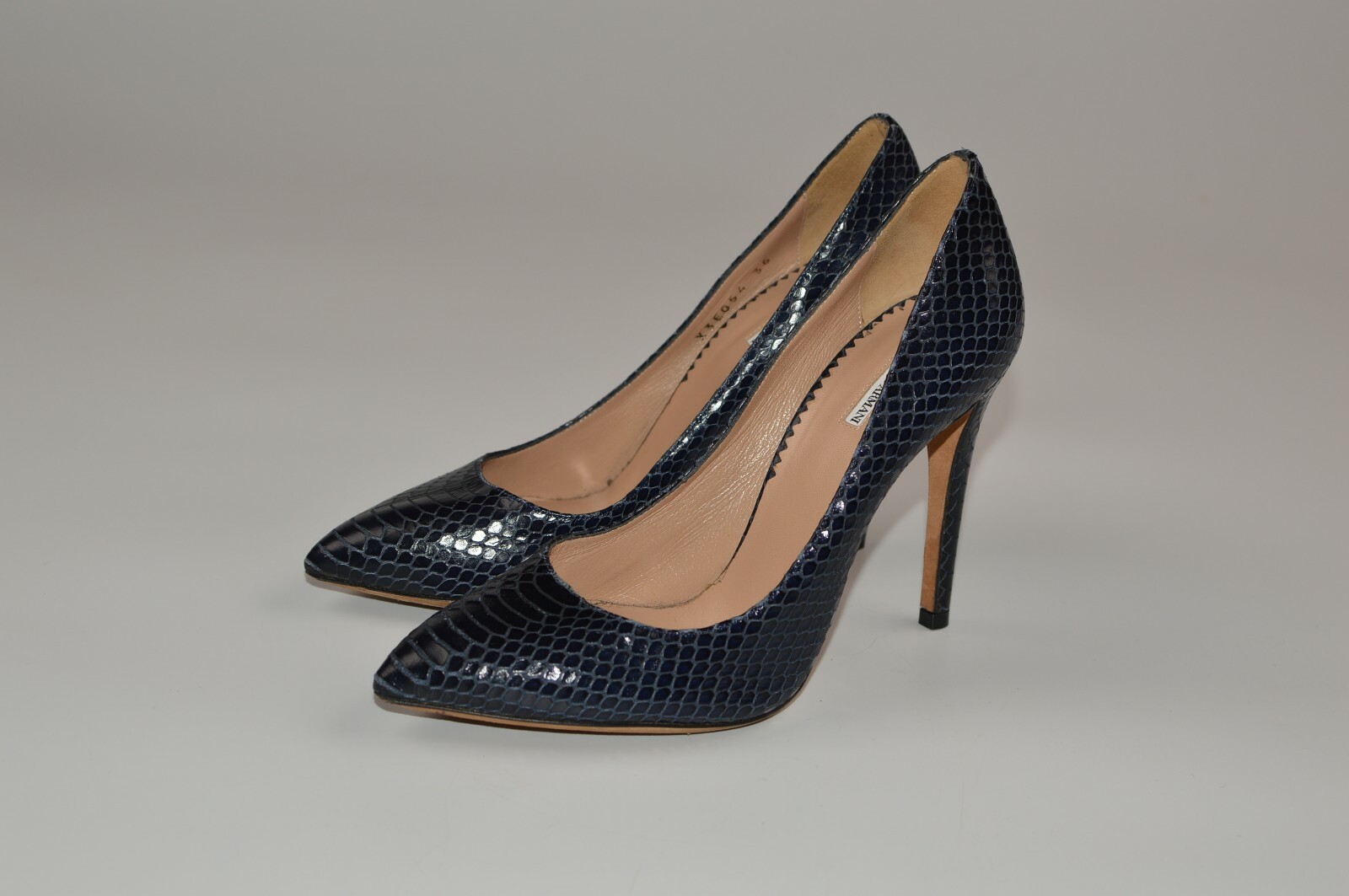 Women s Emporio Armani Blue Snakeskin Heels Pumps X3E054 Made in