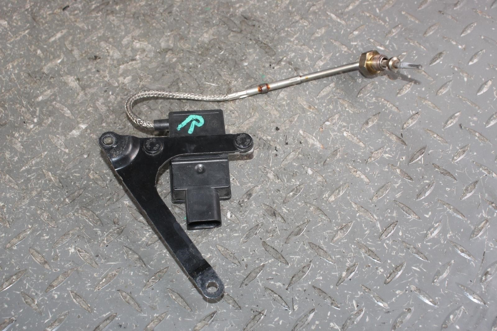 13-18 Flying Spur Electronic Motor Engine Right RH Exhaust Temp Sensor OEM WTY
