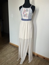 Women’s Flying Tomato Extra Small Double Slit Embroidered Dress