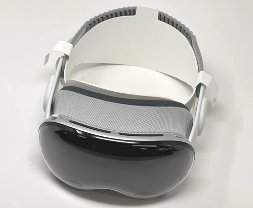 Apple Vision Pro 256GB Standalone VR Headset - White - New Condition