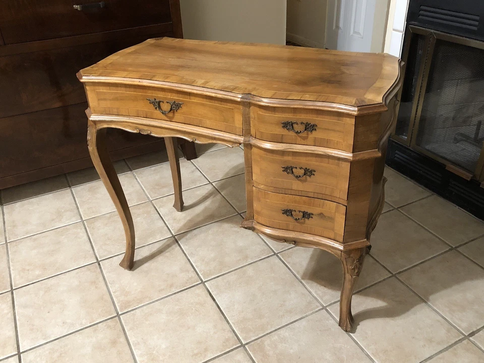 Mesa de escrita antiga com gavetas de madeira maciça móveis franceses provinciais lux - Imagem 4 de 4