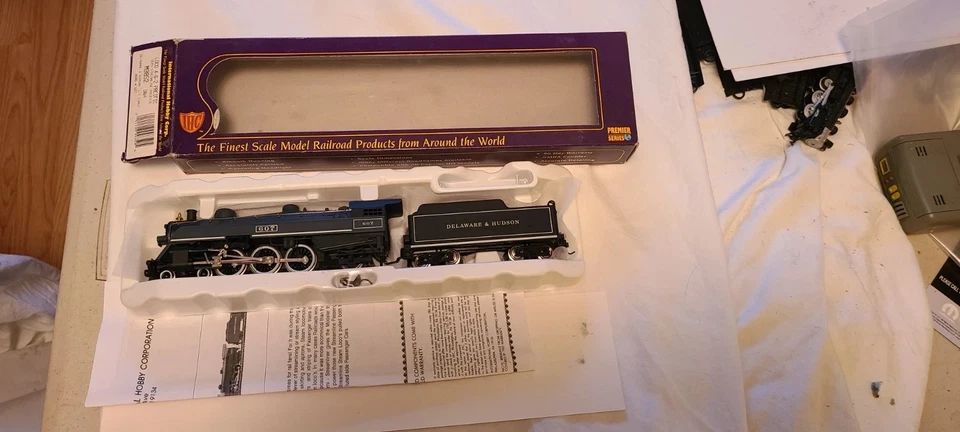 IHC M9852 HO Scale Delaware & Hudson 4-6-2 Steam Locomotive #607 -DCC upgradable - Image 2 of 4