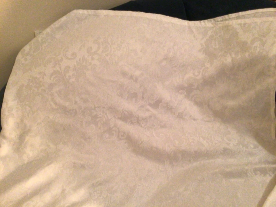 Tablecloth Large Rectangular.White.Traditional Pattern.100% polyester.268x174cm  - Image 2 of 4