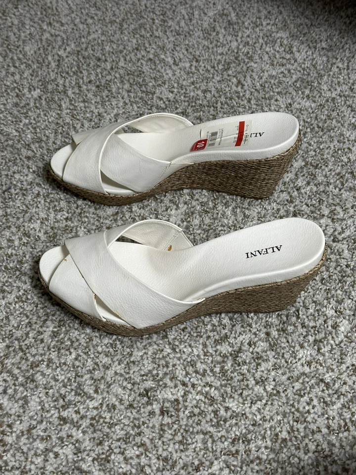 Sandalias sin cordones Alfani de tacón de cuña blancas para mujer talla 10 M Foto 4 de 4