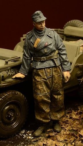 D-Day Miniature DD-35026 1/35 German WSS Tanker - Picture 2 of 4